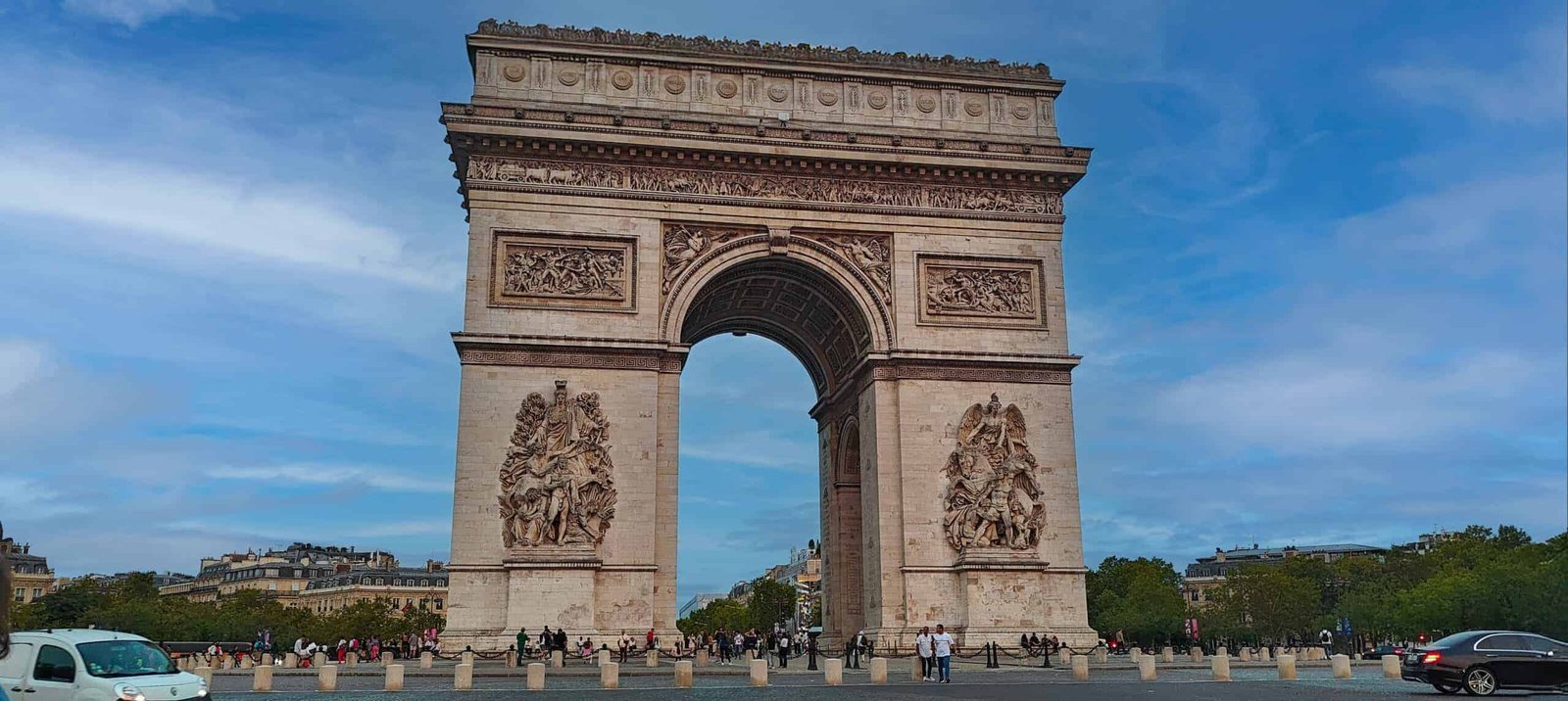 Champs-Élysées Chronicles